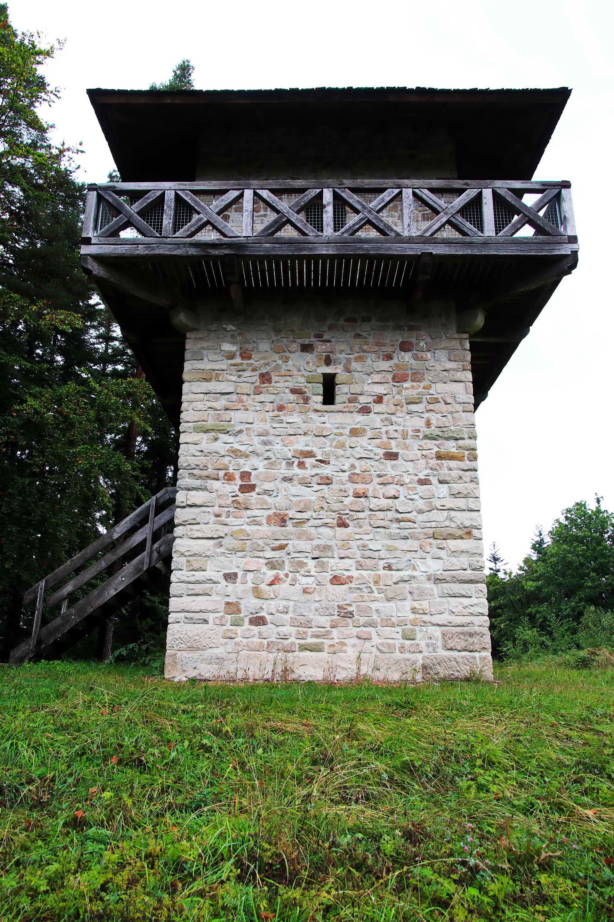 rekonstruierter Limes Wachturm in Großerlach (Heidenbuckel)