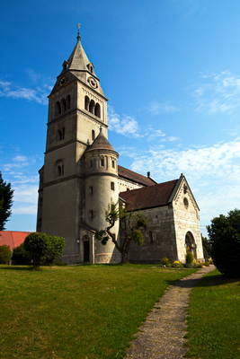 Kultbezirk Sontheim und römische Weihinschrift für Apollo - Kirche