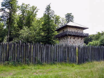Limespalisade am Wp 3-15 mit Wachturm und Amphitheater