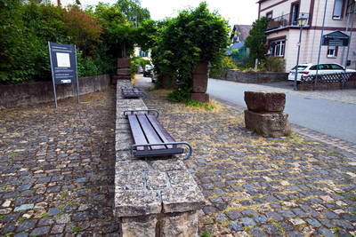 Neumagen - Gebäude mit Laubengang