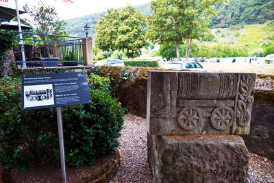 Neumagen - Relief Weinfaß auf Wagen