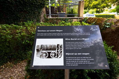 Neumagen - Relief Weinfaß auf Wagen