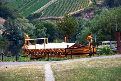 Neumagen - Weinschiff