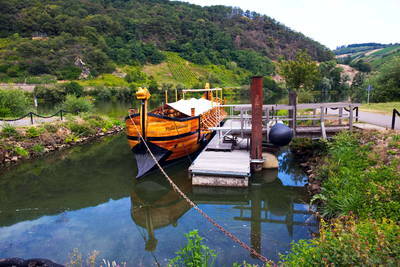 Neumagen - Weinschiff
