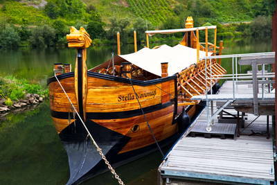 Neumagen - Weinschiff