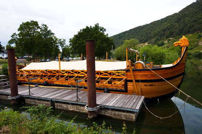 Neumagen - Weinschiff