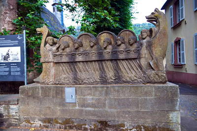 Neumagen - Weinschiff