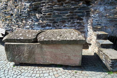 Primcastellum - Sarkophag