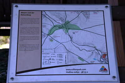 Römerwarte Katzenberg - Schutzbau mit Infos
