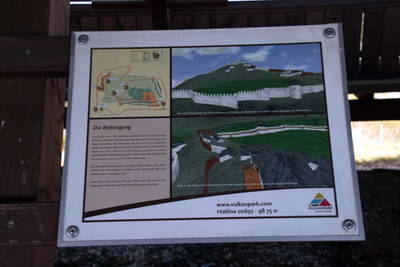 Römerwarte Katzenberg - Schutzbau mit Infos