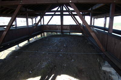 Römerwarte Katzenberg - Schutzbau mit Infos