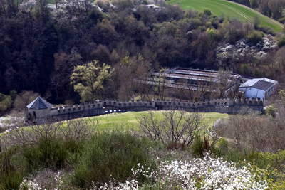 Römerwarte Katzenberg - Schutzbau mit Infos