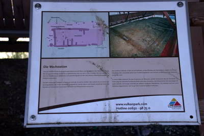 Römerwarte Katzenberg - Schutzbau mit Infos