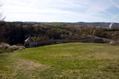 Römerwarte Katzenberg - Wehrmauer, Infos und Umgebung