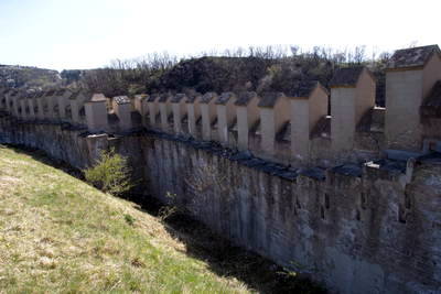 Römerwarte Katzenberg - Wehrmauer, Infos und Umgebung