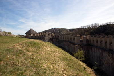 Römerwarte Katzenberg - Wehrmauer, Infos und Umgebung