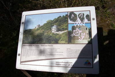 Römerwarte Katzenberg - Wehrmauer, Infos und Umgebung