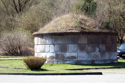 Römischer Grabtumulus und Nischengrabmal Nickenich