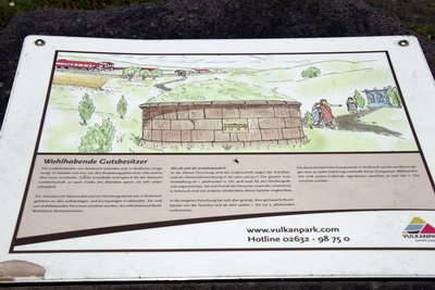 Römischer Grabtumulus und Nischengrabmal Nickenich