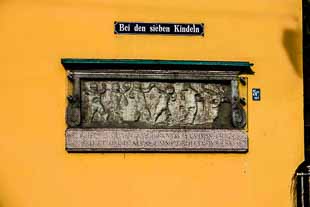 Steinrelief bei den Sieben Kindeln Augsburg