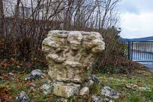 Säulenkapitell in Unterkochen