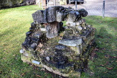 Wasserbecken und Wasserleitung Rottenburg