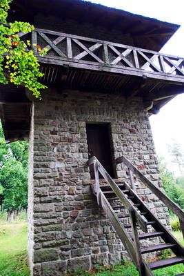rekonstruierter Limes Wachturm in Großerlach (Heidenbuckel)