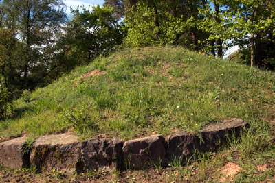 restauriertes Teilstück einer Römerstraße in Rödermark