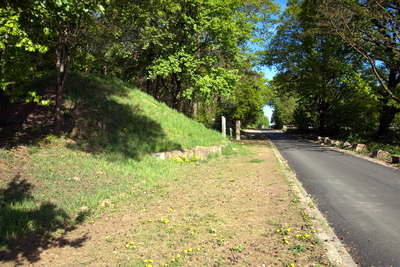 restauriertes Teilstück einer Römerstraße in Rödermark
