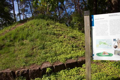 restauriertes Teilstück einer Römerstraße in Rödermark