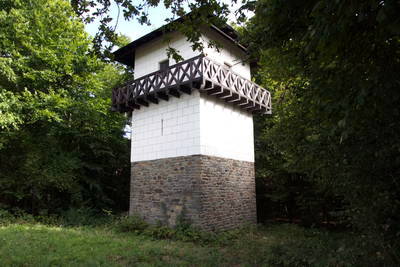 römische Orte Neuss - Wachturm mit Meilenstein