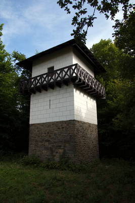 römische Orte Neuss - Wachturm mit Meilenstein