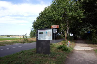 römische Orte Neuss - Wachturm mit Meilenstein