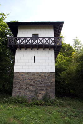 römische Orte Neuss - Wachturm mit Meilenstein