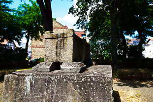 römische Sarkophage in Grünstadt