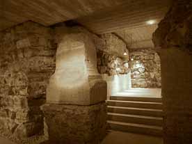 römisches Badebecken Kirche Groß St. Martin